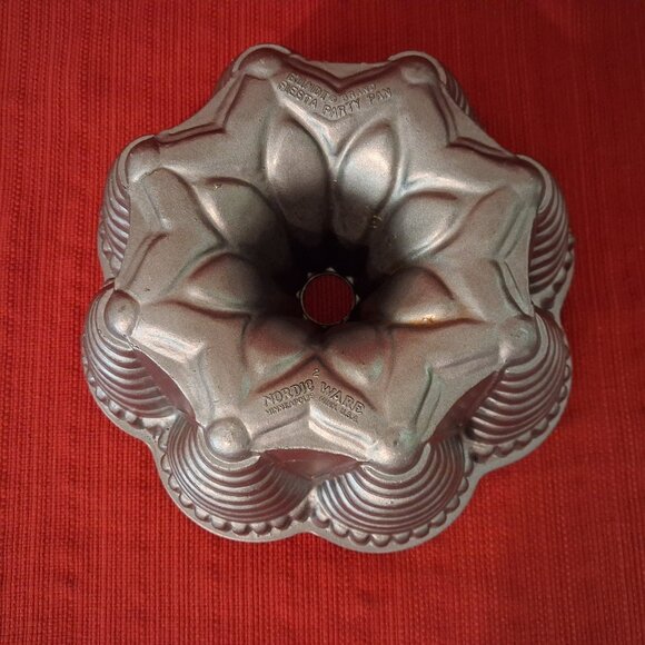 Nordic Ware Pro Cast FESTIVAL FIESTA PARTY BUNDT PAN Cast Aluminum Lightly - Picture 5 of 9